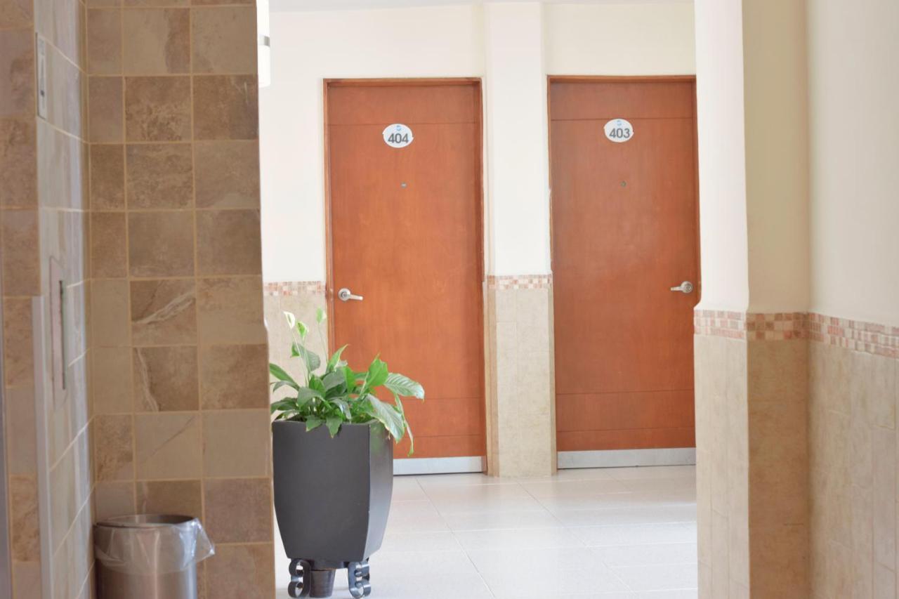 Hotel Niza Zona Piel Leon Luaran gambar