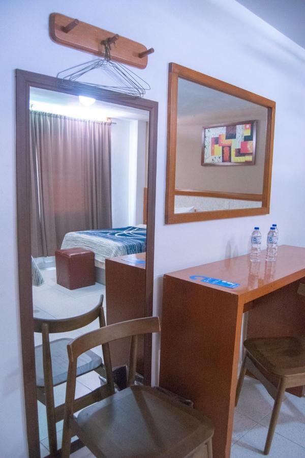 Hotel Niza Zona Piel Leon Luaran gambar