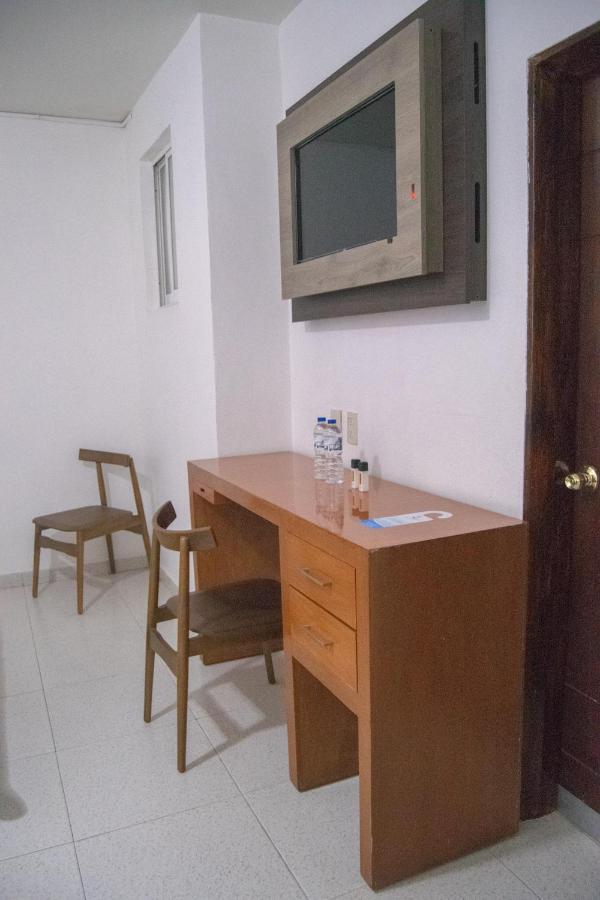 Hotel Niza Zona Piel Leon Luaran gambar