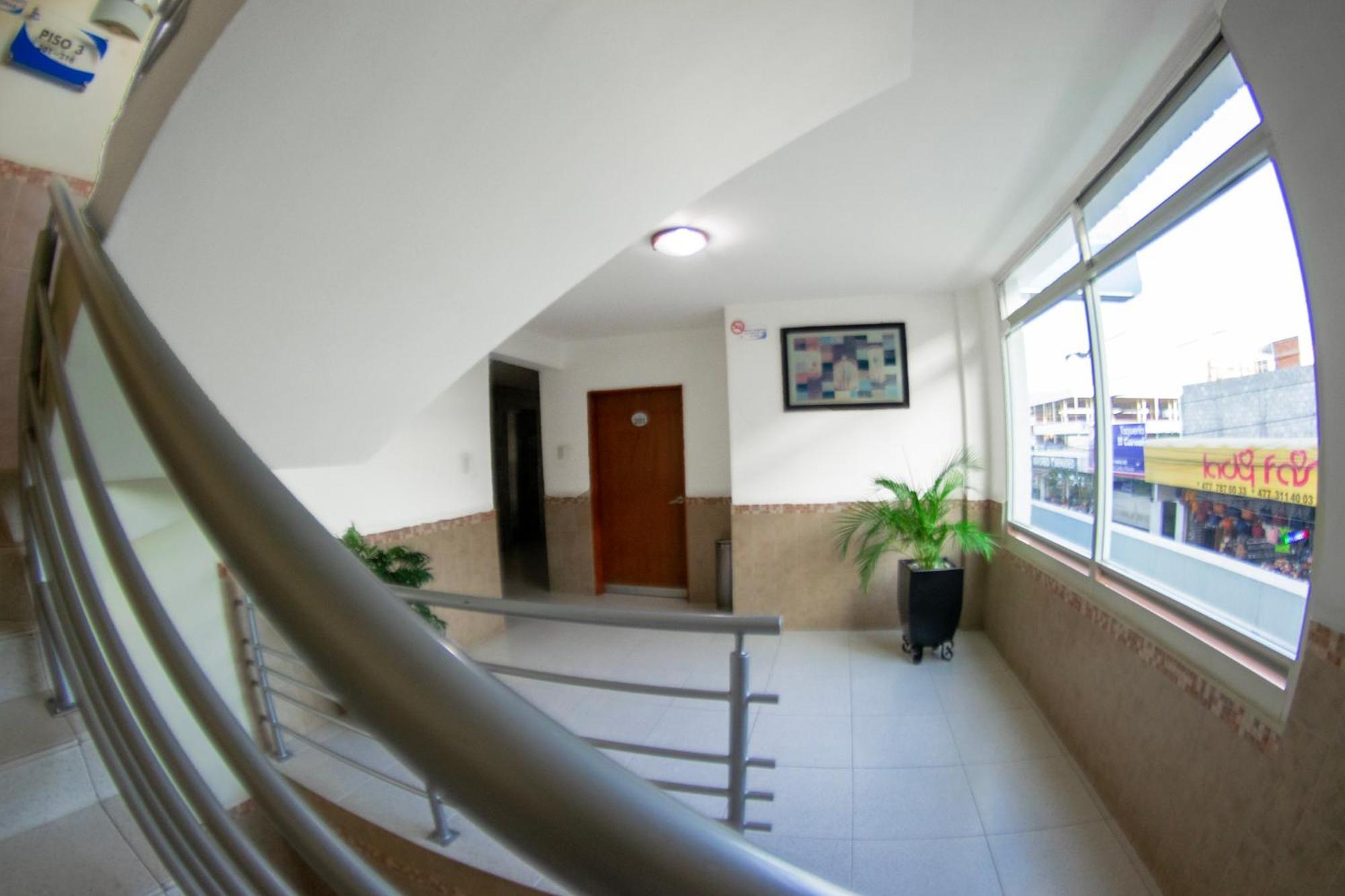 Hotel Niza Zona Piel Leon Luaran gambar
