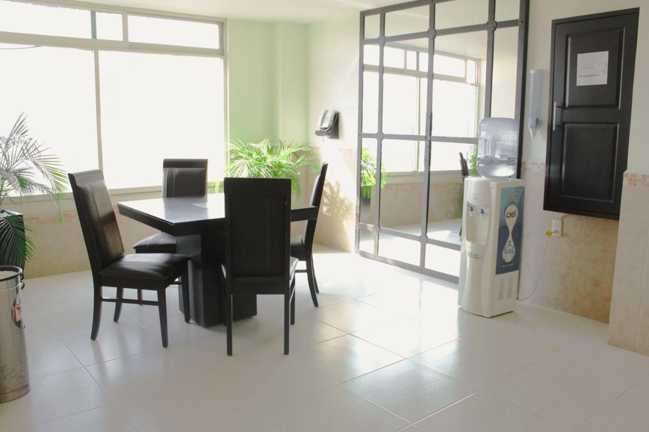 Hotel Niza Zona Piel Leon Luaran gambar